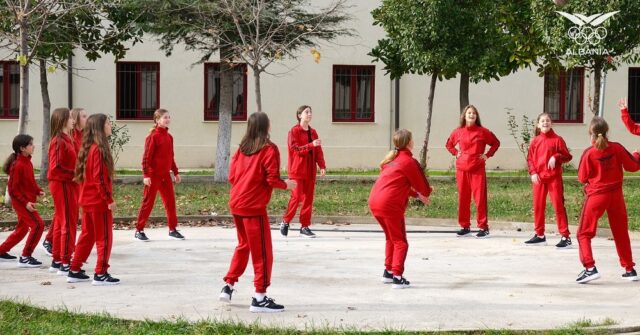 Shpërndarja e uniformave të “Ekipeve Sportive në Shkolla” në qytetet e Shqipërisë